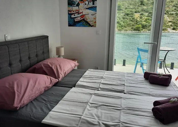 Kapetan 度假居 Podglavica