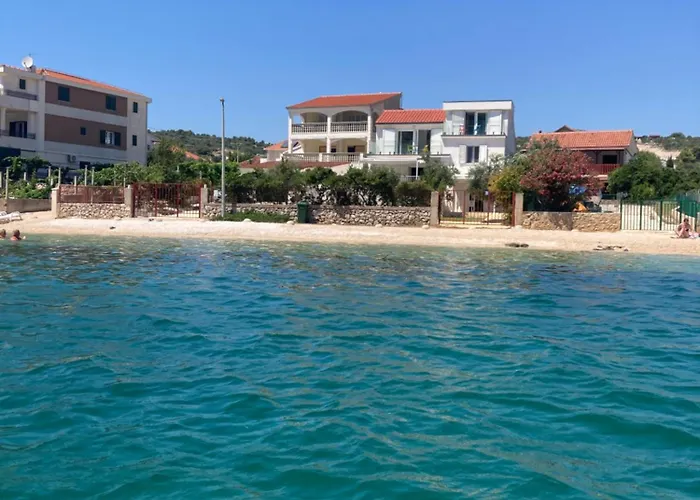 Kapetan 度假居 Podglavica